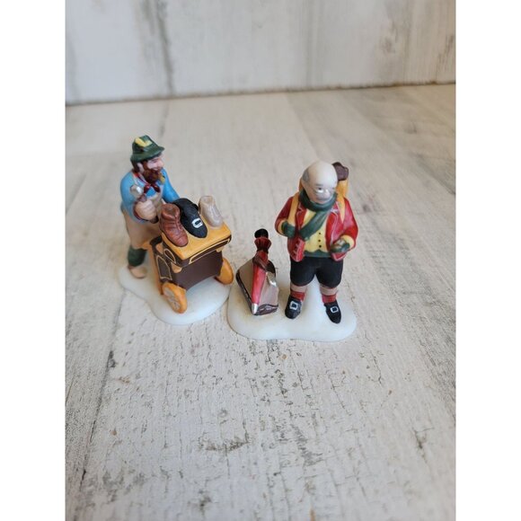 Dept 56 58394 cobbler clock peddler village accessory xmas set - Picture 1 of 6